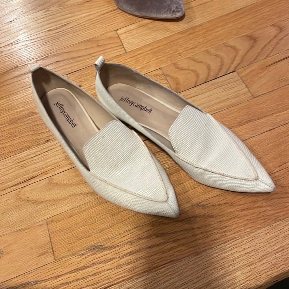 Pointed kitten heel flats